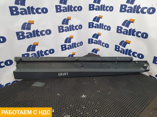 Накладка солнцезащитной шторки правая